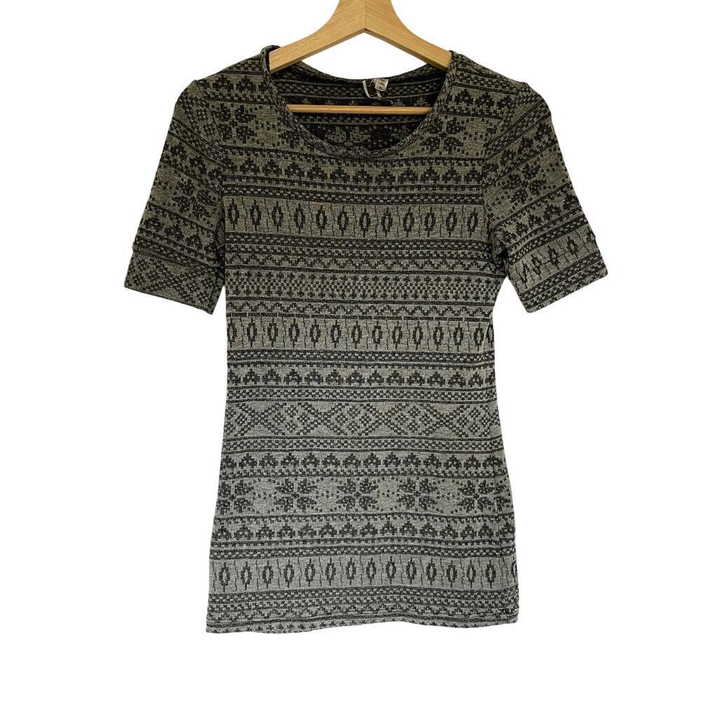 BKE gray geometric short sleeved knit shirt women's size M striped long top